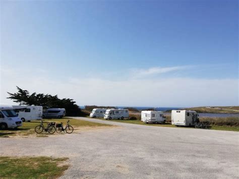 L aire de camping car de Kerne à Quiberon dans un état déplorable