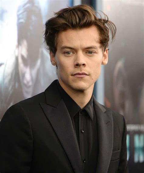 harry styles got new short haircut photo on fan twitter