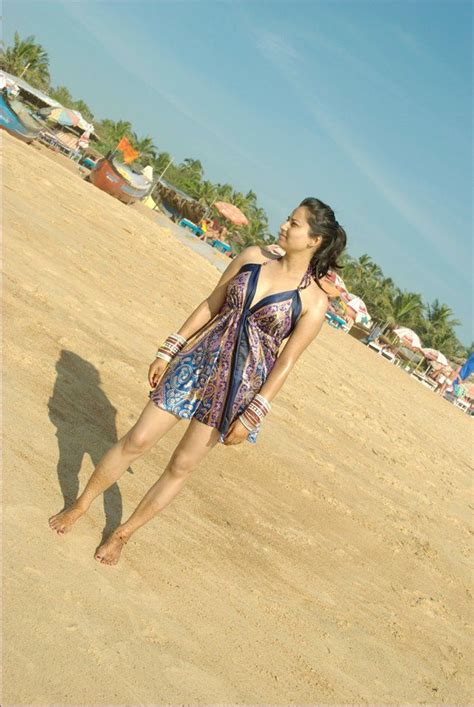 indian bhabhi on beach of goa goa indian girls woman face girl pictures desi curvy