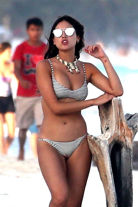 Eiza Gonzalez In Bikini On The Beach In Mexico Imagedesi Com