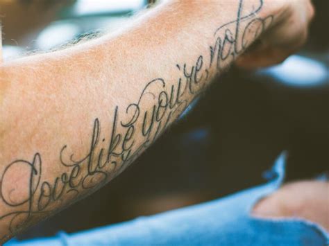 Quanto Costa Un Tatuaggio Scritta Aumuchit