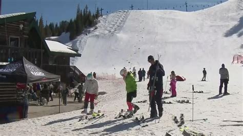 Steamboats Howelsen Hill Continues Free Skiing Tradition Cbs Colorado