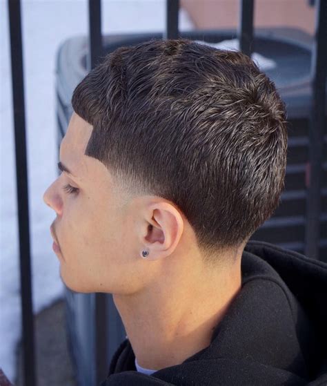 As you will soon find out, taper fade haircuts are generally classified in two ways: Corte De Pelo Hombre Taper Fade | FormatoAPA.com: Reglas y ...