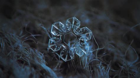 Crystal Snowflake Wallpaper Backiee