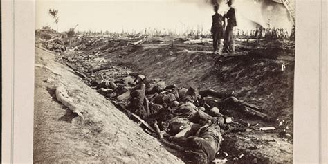 Une nouvelle arme de guerre qui leur permet d'. Photographs of the Dead at Antietam - Clara Barton Museum