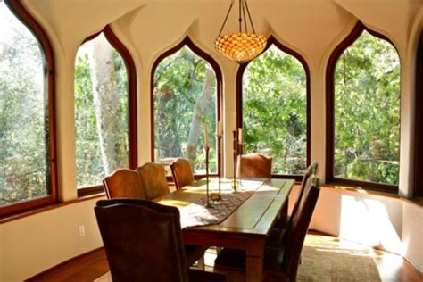 Moroccan decorating ideas, beautiful moroccan rugs, luxurious home decorating fabrics, moroccan poufs made of leather or fabric, berber. Decorate your home with an Arabic theme