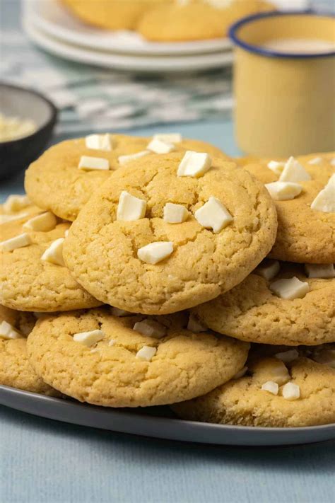 These White Chocolate Chip Cookies Are Totally Delicious And Packed