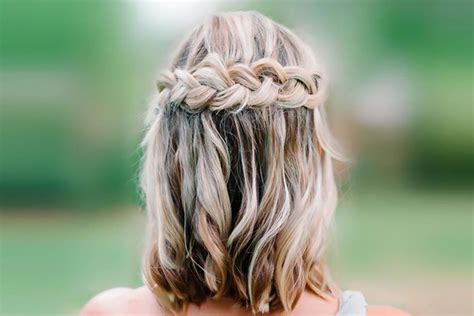 Make sure your hair isn't tangled. 30 Charming Braided Hairstyles For Short Hair - ChecoPie