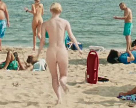 Dakota Fanning Desnuda En Beach Babes