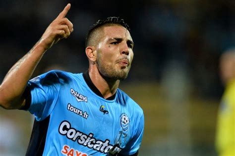 1.82 m (6 ft 0 in) playing position. Andy Delort says goodbye to Tours FC