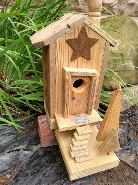 Birdhouse On A Brick Repurposed Fence Casa De Passarinho Poleiro