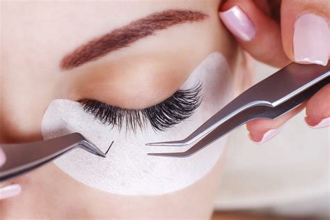 False Eyelashes Can Cause Serious Health Risks Eye Surgeon Warns