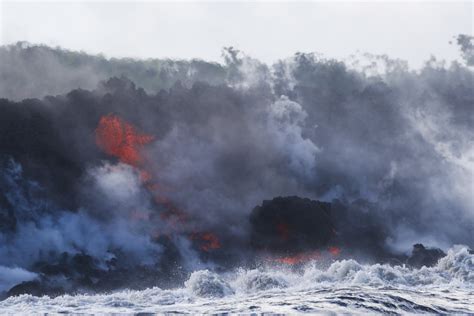 Hawaii Kilauea Volcano Lava From Kilauea Volcano Enters Ocean Creates