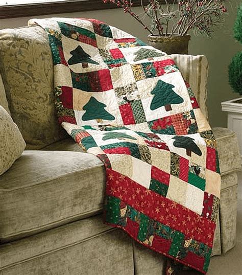 This Scrappy Christmas Quilt Is So Festive Quilts Today Christmas