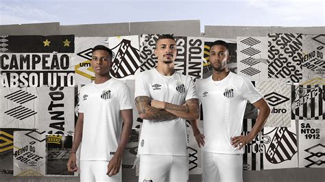 Mercoledì santos futebol clube ha celebrato il suo 109 ° anniversario e sono stati svelati anche i kit per la casa e gli ospiti 2021/22 di umbro brasil.la popolare squadra del campeonato brasileiro sériea sarà rappresentata da pelé, robinho e neymar e il prossimo anno indosserà le familiari. Novas camisas do Santos 2019-2020 Umbro | Mantos do Futebol