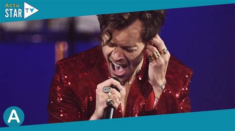 Video Harry Styles Bless En Plein Concert Le Chanteur Cibl Par Un