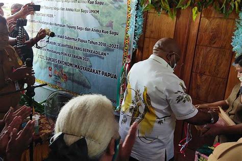 Dirangkum dari berbagai sumber, dream akan membagikan resep dan cara membuat tempe dengan berbagai macam olahan yang dijamin enak dan mudah. Wagub Klemen Tinal Resmikan Rumah Produksi Olahan Tepung Sagu dan Aneka Kue Sagu | Pasific Pos.com