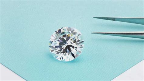 Round Vs Oval Diamond Comparison Guide Diamond101