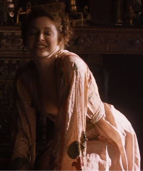 Knight sagte, dass sie nach ihrer beziehung mit manson in einem »ständigen angstzustand« gelebt habe. Ros - Game of Thrones - Season 3 Episode 3 - Pink dress ...