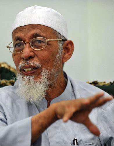 Indonesia Charges A Founder Of Jemaah Islamiyah With Terrorism The