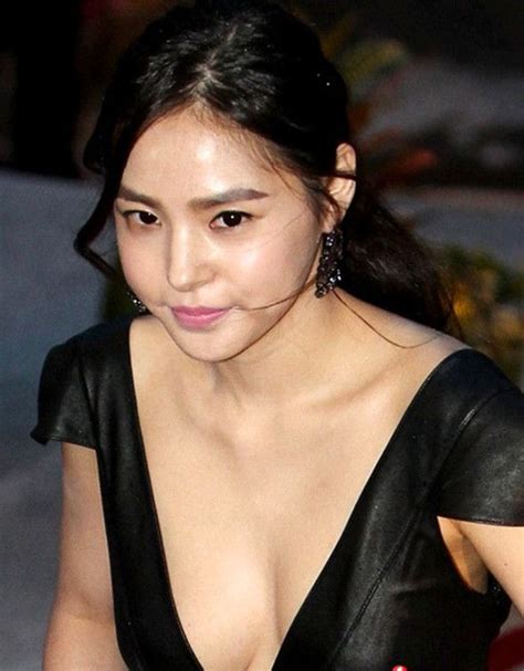 Min hyo rin has revealed an alluring photo of herself. Pin op Actress Min Hyo-Rin 민효린