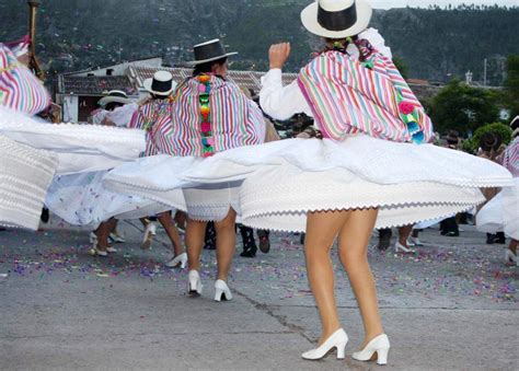 Trajes Tipicos Del Peru Traditional Peruvian Dresses Carnaval De Ayacucho Ayacucho