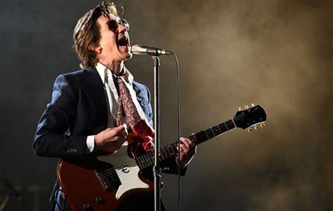 Arctic Monkeys Cancel Dublin Show Due To Illness Ahead Of Glastonbury Recordiau
