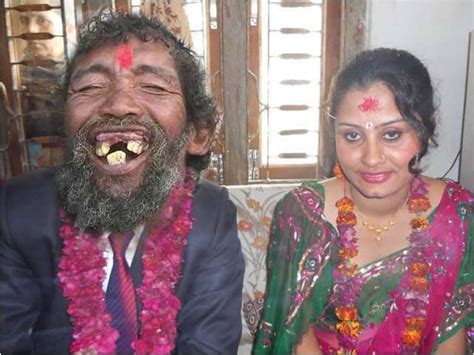 Weird Photos Of Couples In Love That Totally Defy Logic Aaj Ki Khabar