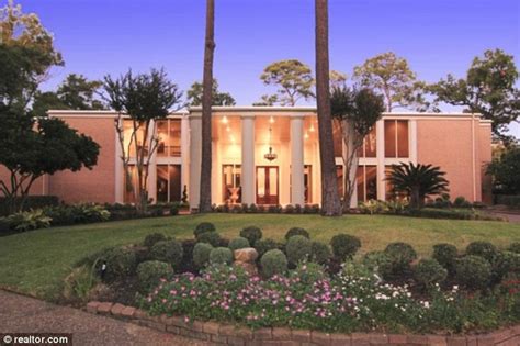 Beyoncés Mother Tina Knowles Sells Houston Home For Nearly 3million