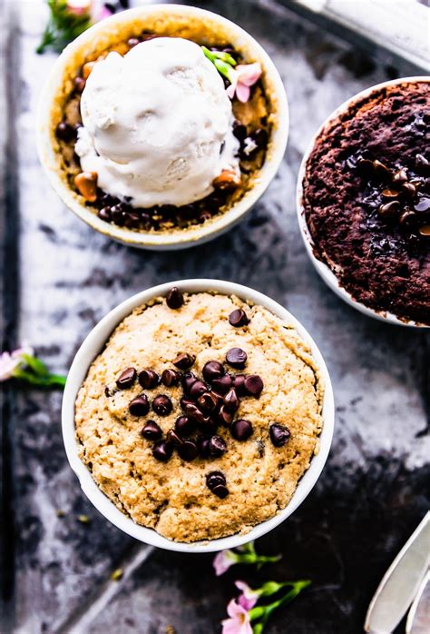 With 3 tablespoons of cake mix, 2 tablespoons of water and just a minute in the microwave, you have yourself a warm and delicious. Vegan Chocolate & Vanilla Mug Cake Recipe! | Cotter Crunch