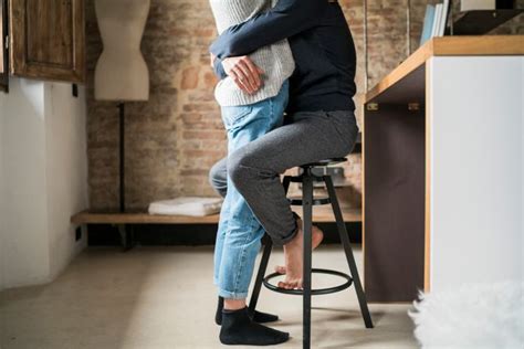 6 Vrouwen Vertellen Over Hun Relatie Met Een Oudere Man Seks And Liefde Hlnbe