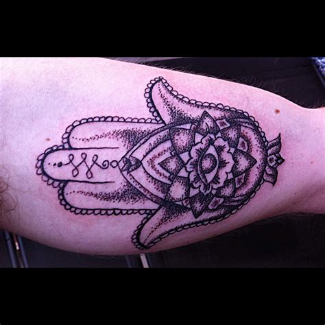 Henna style inner bicep tattoo by Jai Gilchrist | Träume