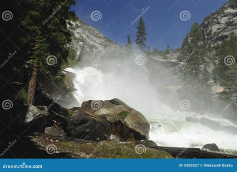 Mist Falls In Kings Canyon National Park Stock Image Image Of Beauty