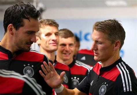 Wie sich das deutsche team schlägt, was im deutschen lager los ist und ob sich schon wieder. mondiali brasile 2014-hummells-schweinsteiger-germania ...