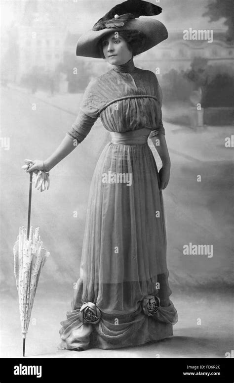 Womens Fashion 1910 Stock Photo Alamy
