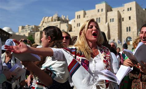 watch women of the wall back down after ban on passover priestly blessing rite the forward