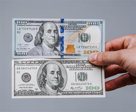 A Comparison Of The Old And New 100 Dollar Bills New And Old Money