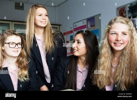 Schoolgirls In Uniform Stockfotos Und Bilder Kaufen Alamy