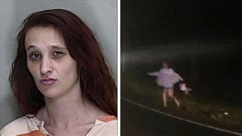 Mujer Drogada Arroja A Su Bebé Para Escapar De La Policía Video
