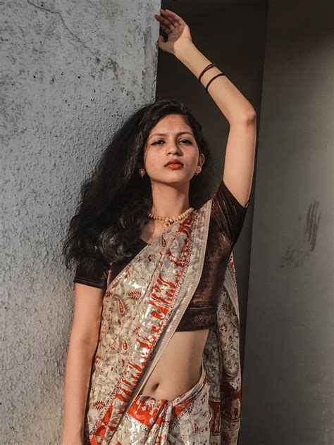 Photo Poses For Female In Saree Photography Subjects