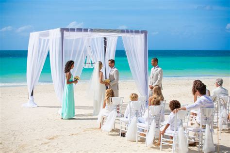 Planning for your next wedding? Beach Weddings: Inspiration, Venues & Expert Tips | SANDALS