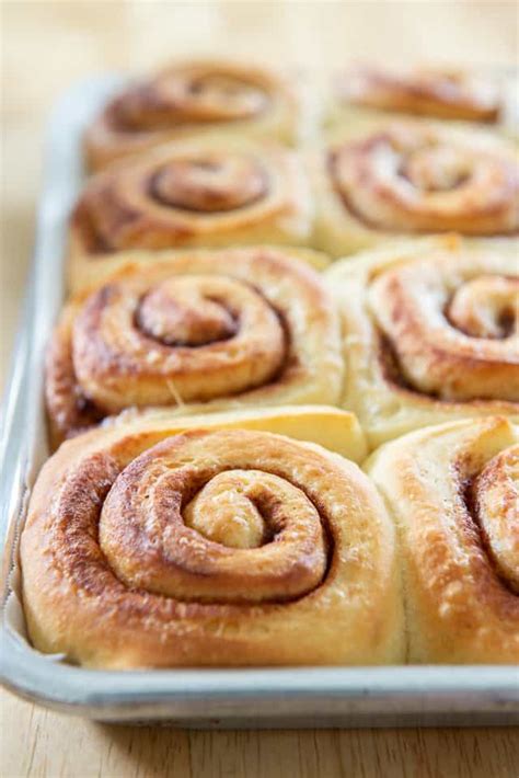 Microwave the butter and cream cheese together until very soft but not melted. Cinnamon Rolls With Cream Cheese Icing Without Powdered ...