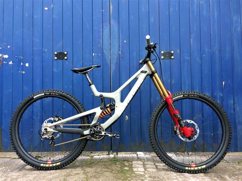 South coast dealer for santa cruz bikes in the uk. Two Wheels Cycles - Custom Builds - Santa Cruz V10
