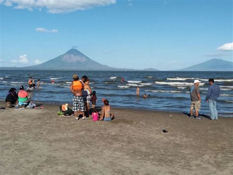 Fin De Semana Lleno De Turistas En Las Playas De Rivas