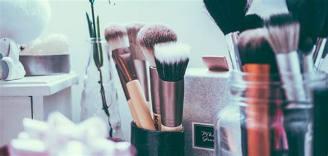 La Importancia De Limpiar Tus Brochas Y Pinceles De Maquillaje Ahora