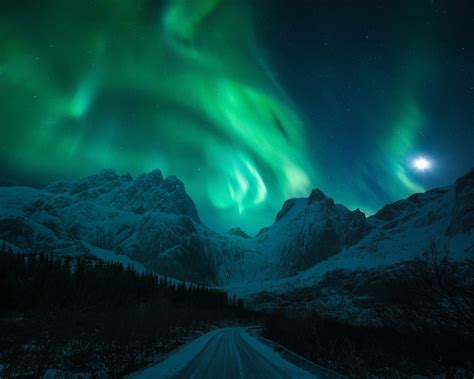 Download Road Mountains Aurora Borealis Nature 1280x1024 Wallpaper
