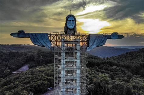 Famous statues drawings, jesus, david, venus de milo, statue of liberty. Brazil's new gigantic Christ statue even taller than Rio's