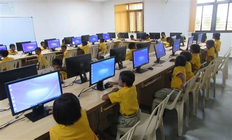 A computer is a machine that accepts data as input, processes that data using programs, and outputs the processed data as information. Children experience computers for first time