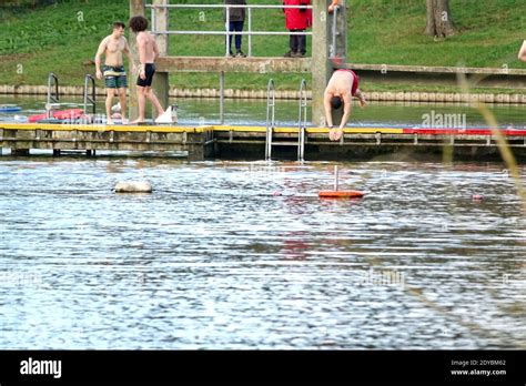 Hampstead Pond Men S Hi Res Stock Photography And Images Alamy