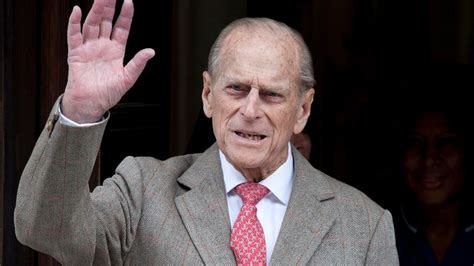 Stacja bbc przerwała emisję obrad parlamentu i wyemitował fim o mężu królowej. Książę Filip przeszedł operację biodra. "Dochodzi do siebie" - Polsat News
